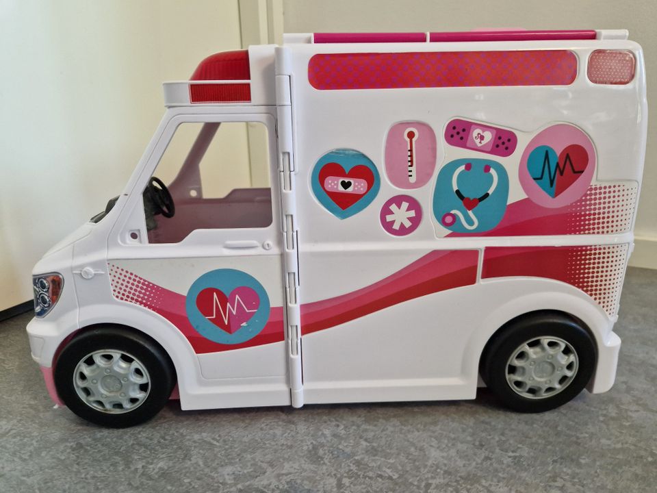 Barbie Ambulanssi auto