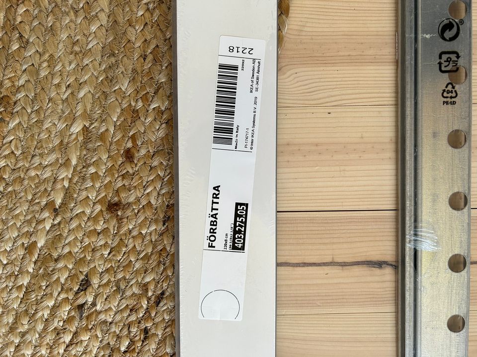 Ikean Förbättra valkoinen sokkeli, 1,6m