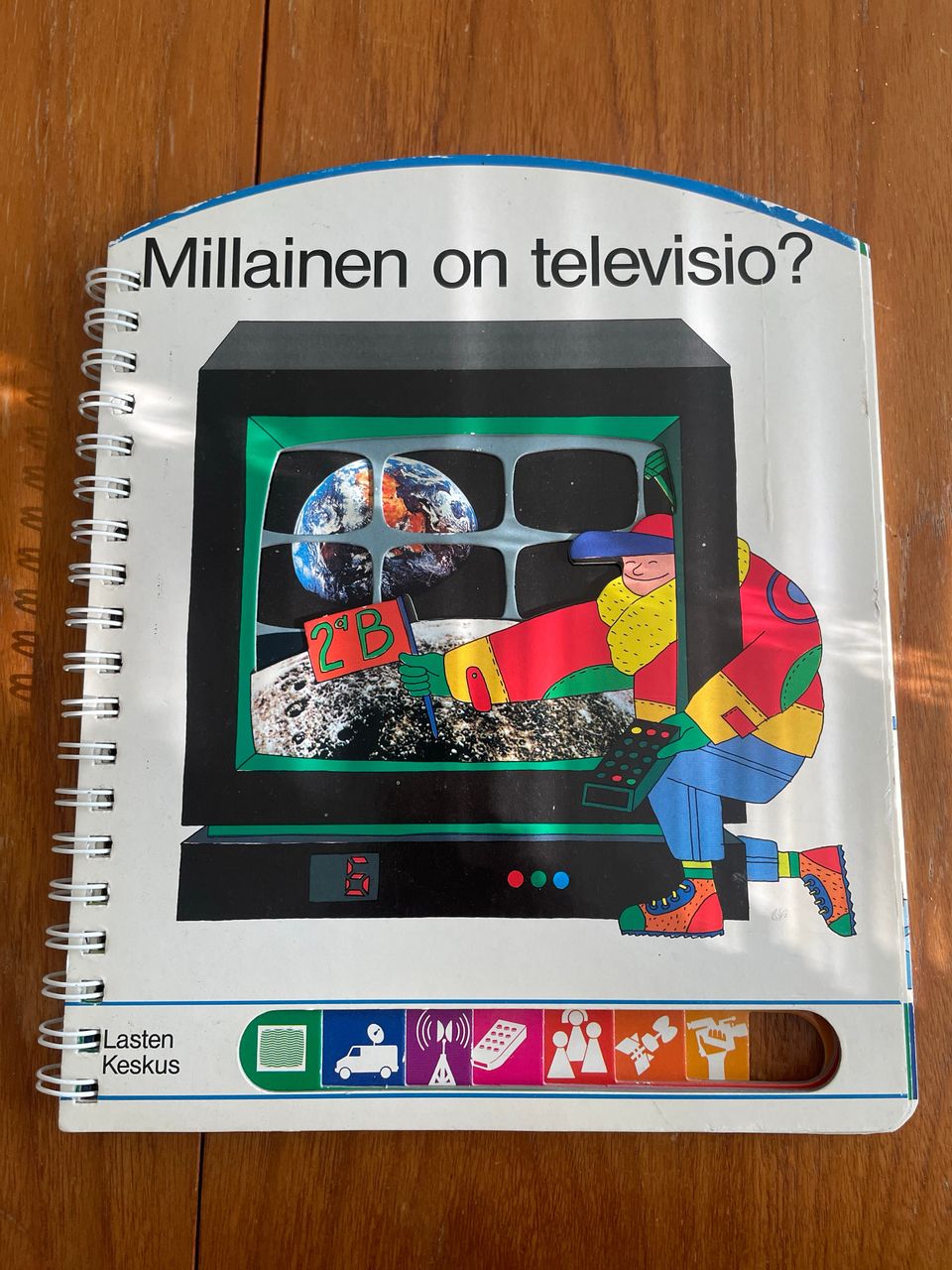 Retro lastenkirja TV:stä