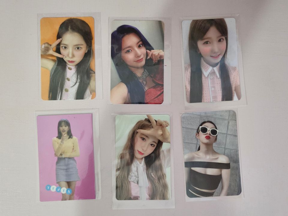 K-pop girl group photocardeja