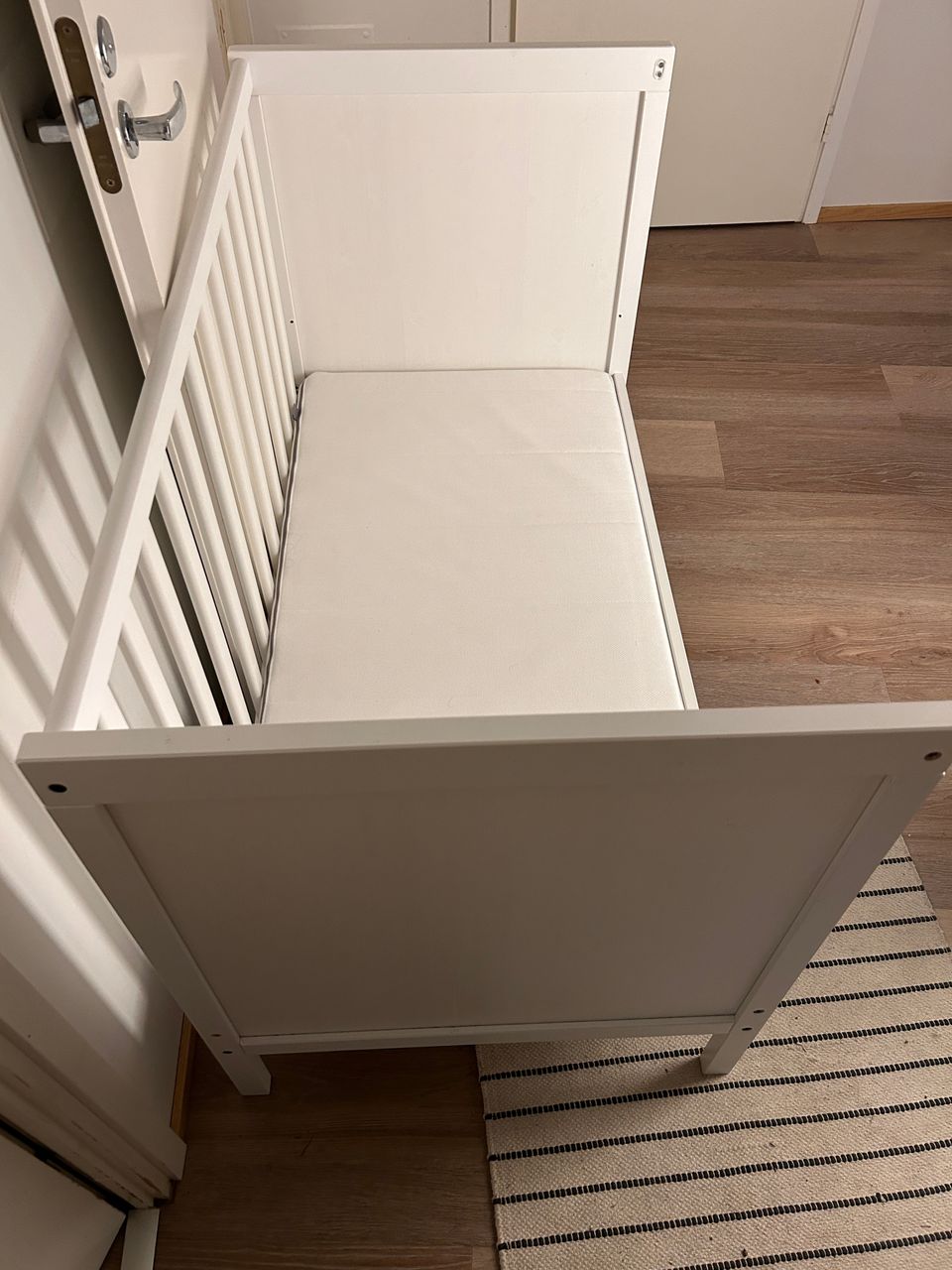 Ikea baby bed with adjustable height