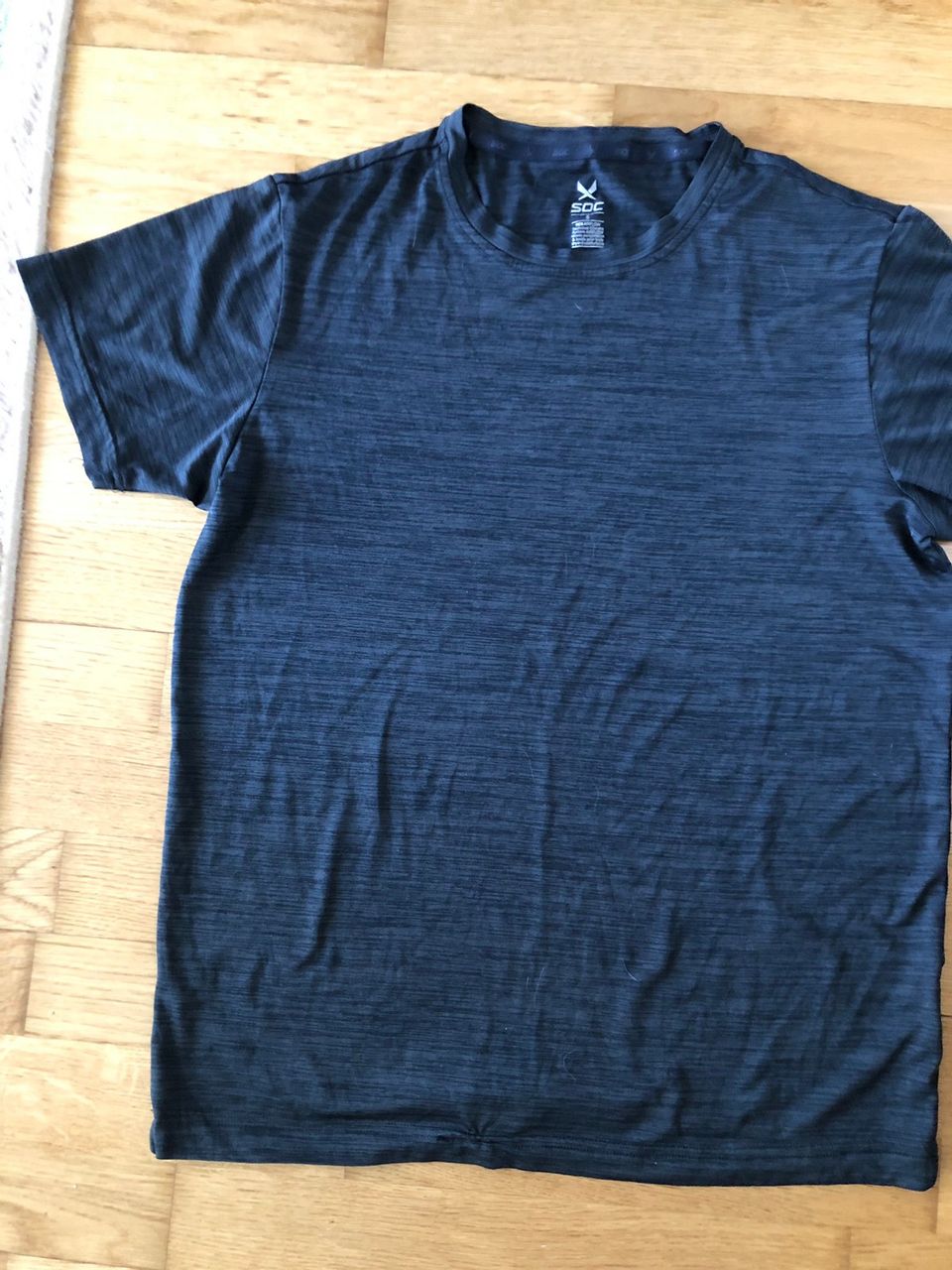 T-paita, koko S, pituus 68