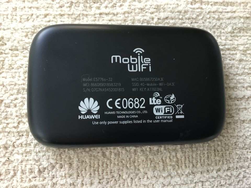 Taskukokoinen 3G/4G Huawei reititin.