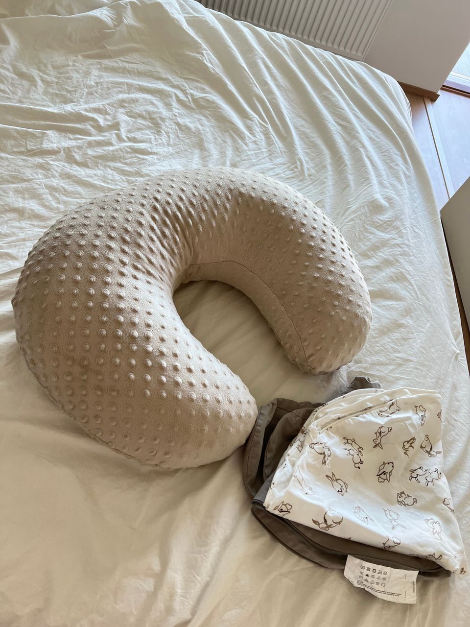 Nursing pillow/Imetystyyny