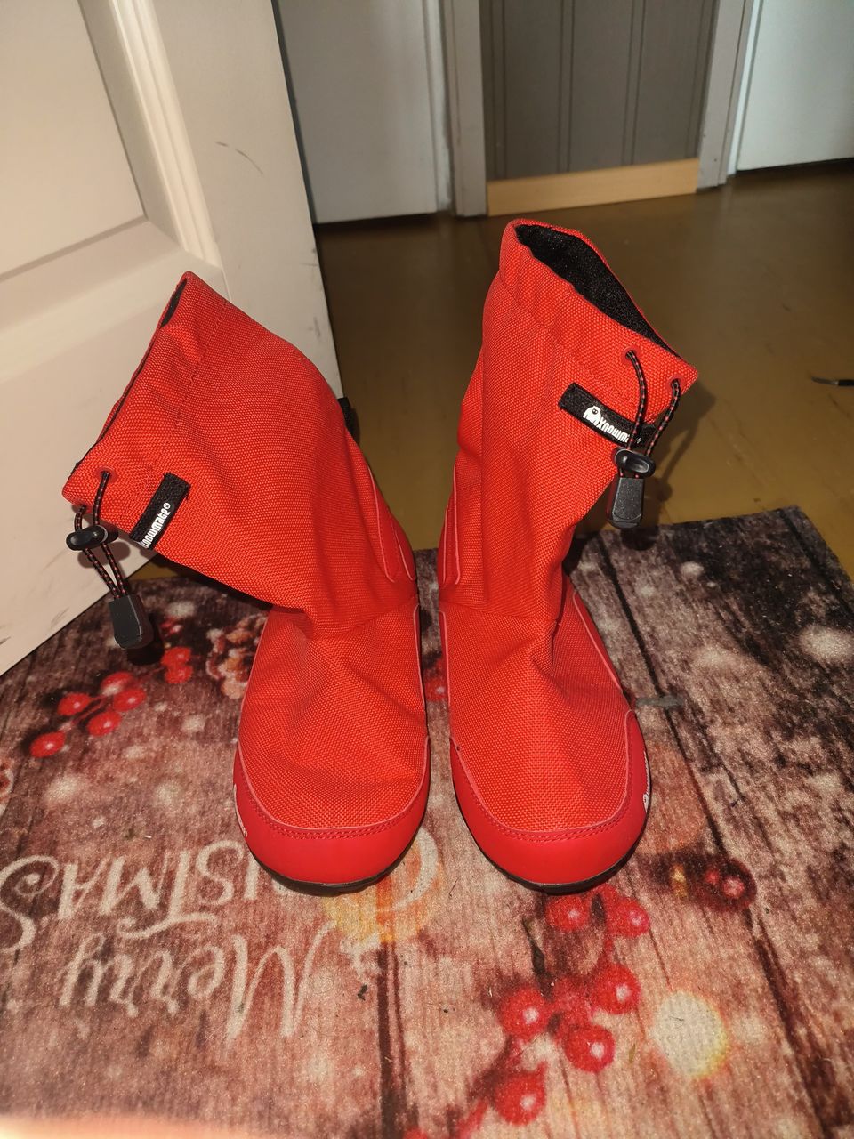 Waterproof rain boots