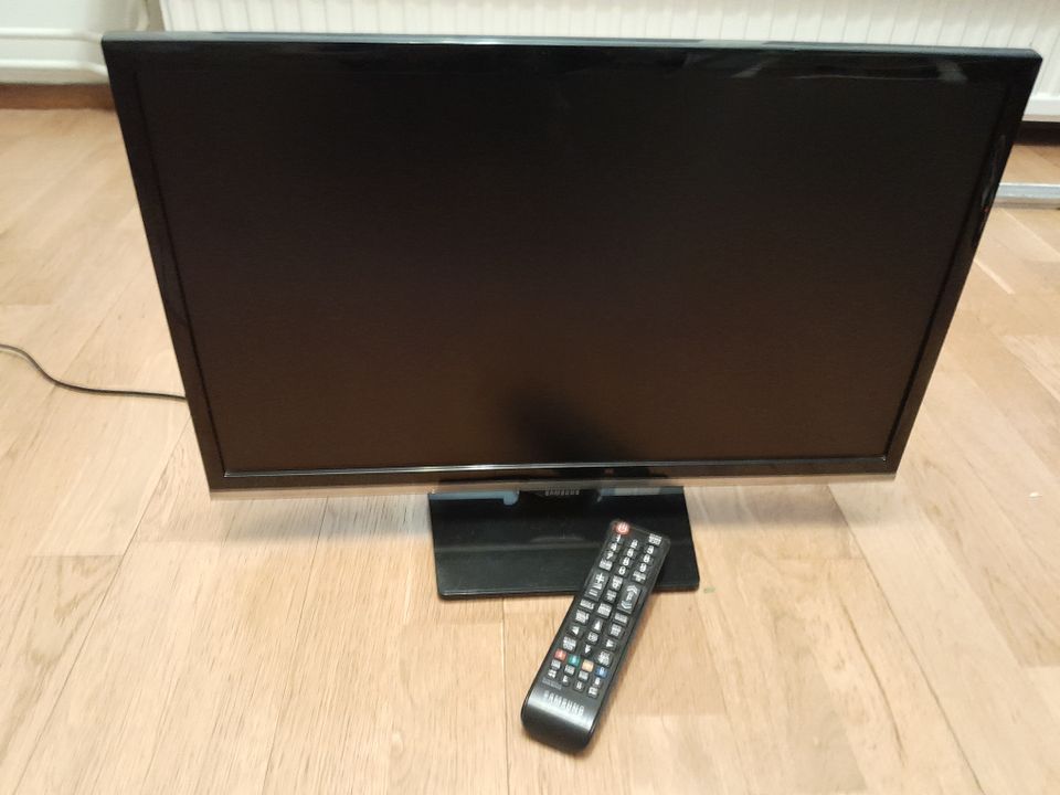 Samsung TV 22", terävä kuva. Model UE22H5005 AK   AC 220-240V   50/60Hz 38W