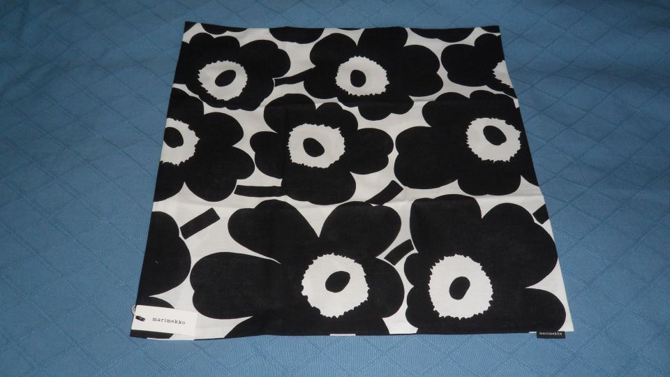 Marimekon Pieni unikko-tyynynpäällinen 50 x 50 cm