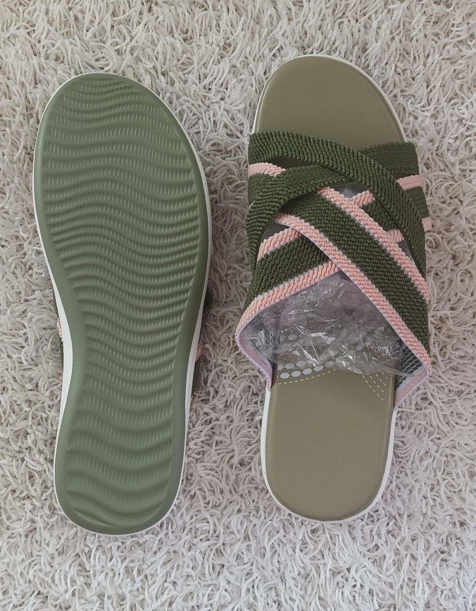 Uudet, kevyet sandaalit
