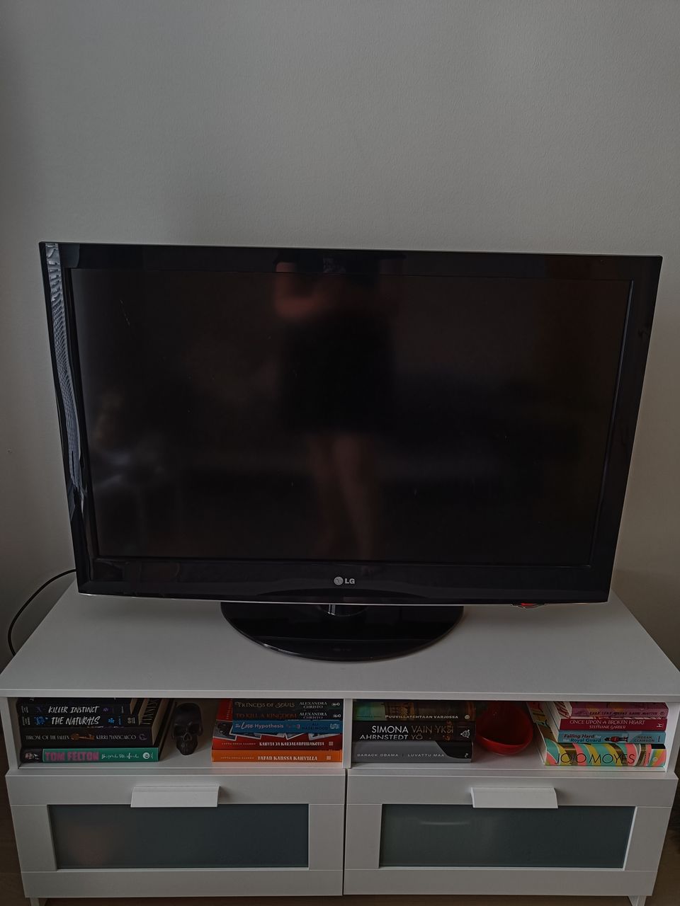 LG Musta TV