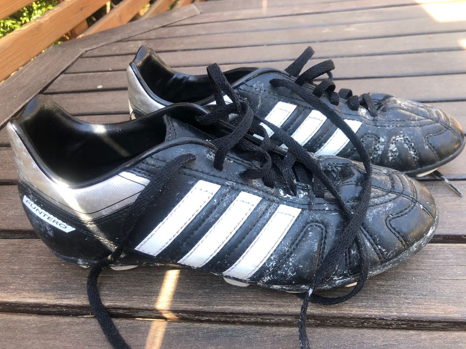 Adidas Puntero nappikset jalkapallokengät koko 37 1/3