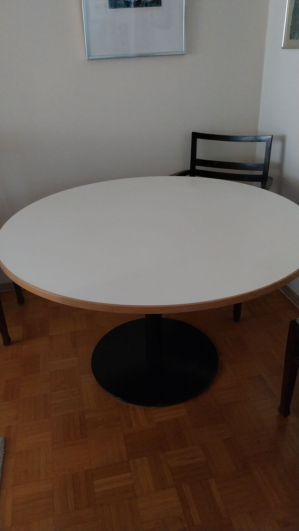 Pyöreä ruokapöytä, 120cm
