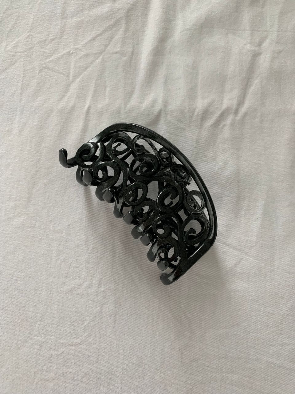 Musta pitsikuvioinen hiusklipsi, 8,5 cm