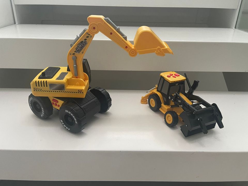 Traktori ja kaivinkone
