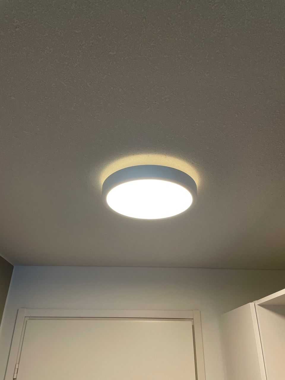 Kattoplafondi led