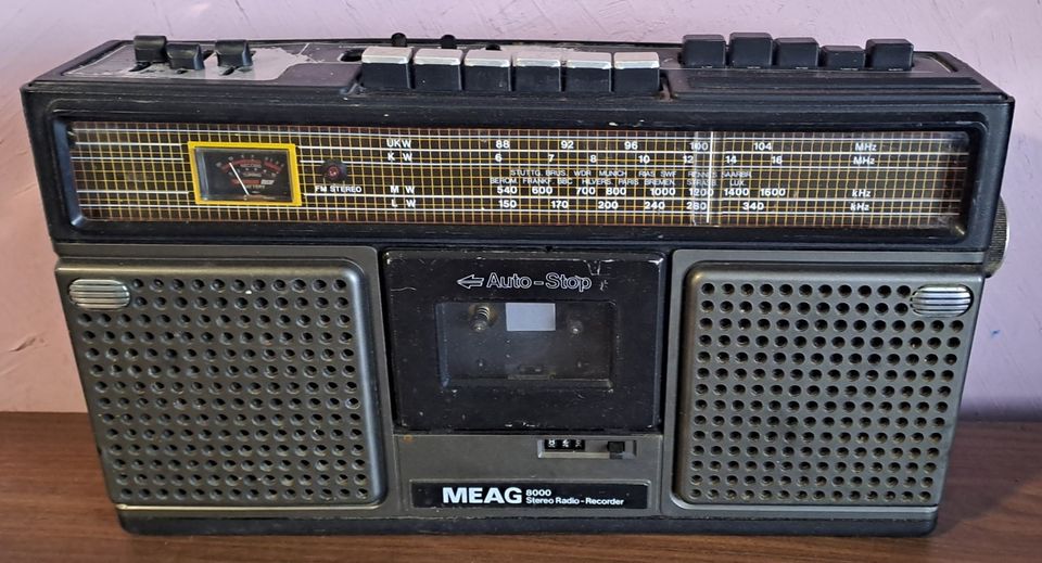 Radio/C-kasettisoitin Meag 8000