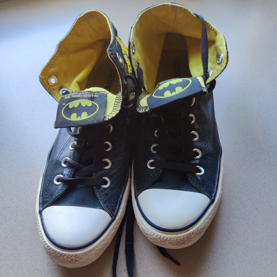 Batman Converse