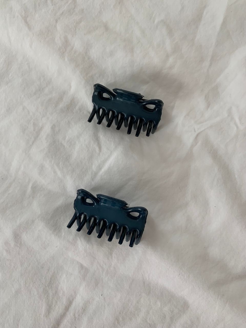 2 kpl pieniä sinisiä hai-hiusklipsejä, 4 cm