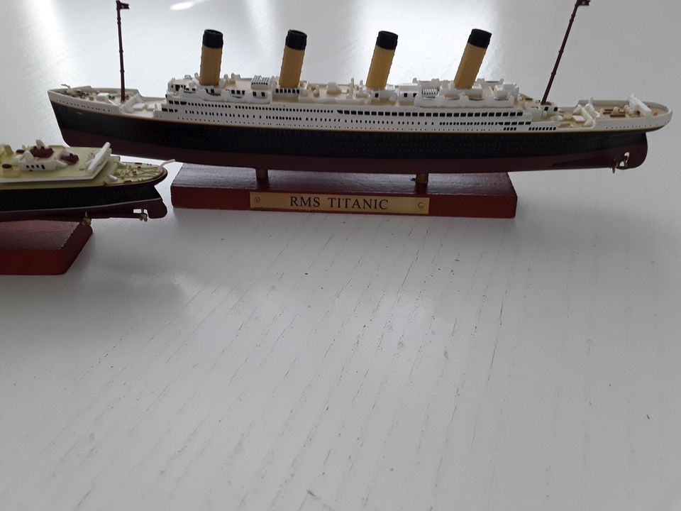 RMS Titanic ja Lusitania pienoismallit