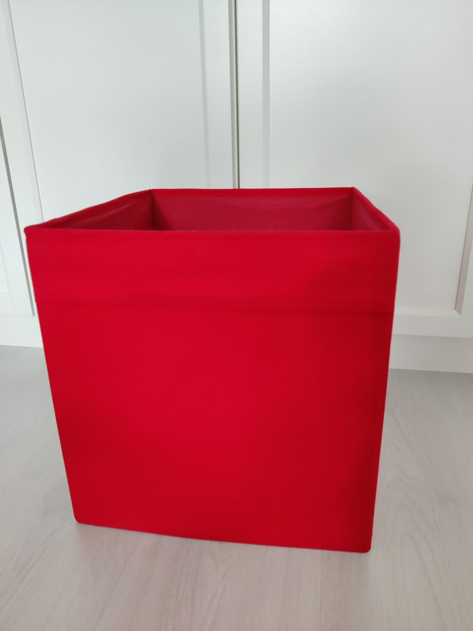 Punainen Dröna-laatikko