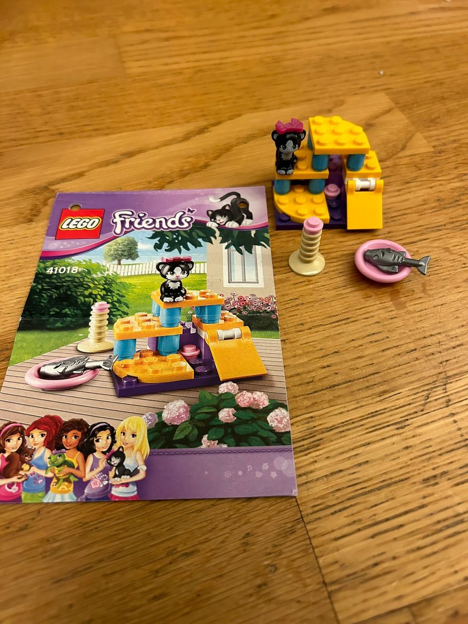 41018 Lego Friends kissan leikkipaikka