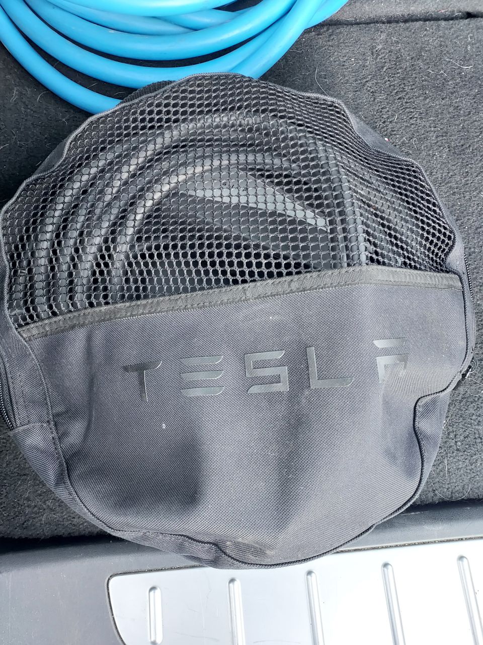 Tesla matkalaturi