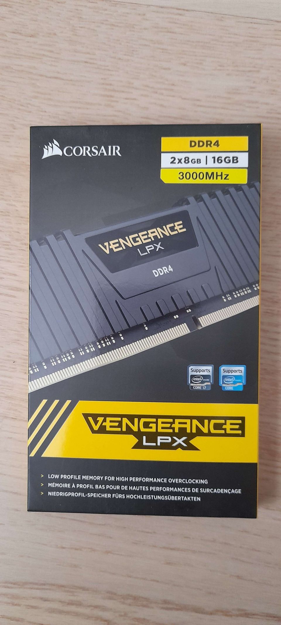Corsair Vengeance LPX DDR4, 16GB (2 x 8GB), 3000MHz, CL15, musta