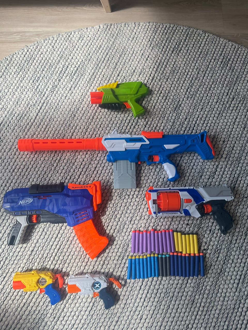 Nerf pyssyjä + panoksia (36kpl)