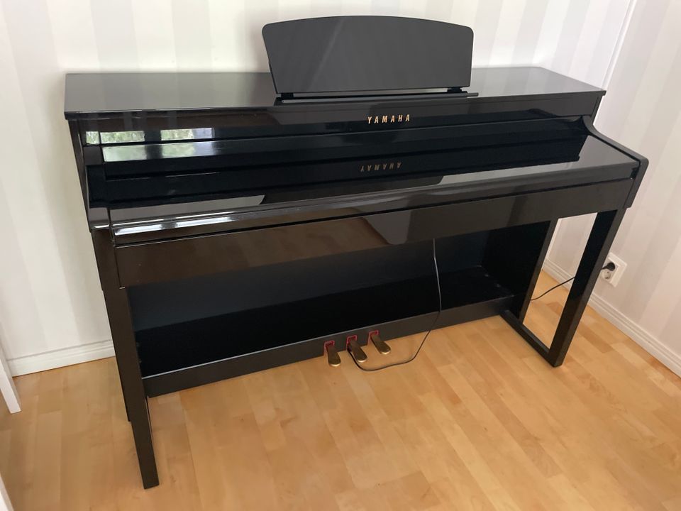 Yamaha CLP 430 PE Clavinova digital piano