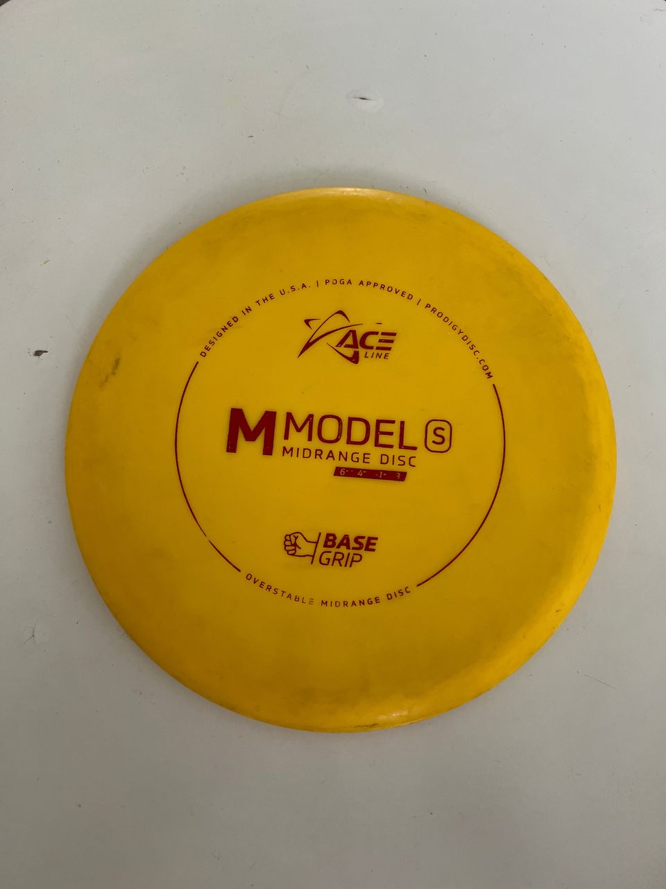 M Model S Base Grip Ace Line Frisbeegolf kiekko