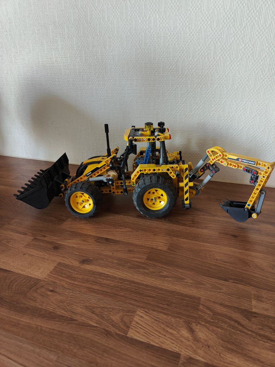 Lego Technic traktorikaivuri