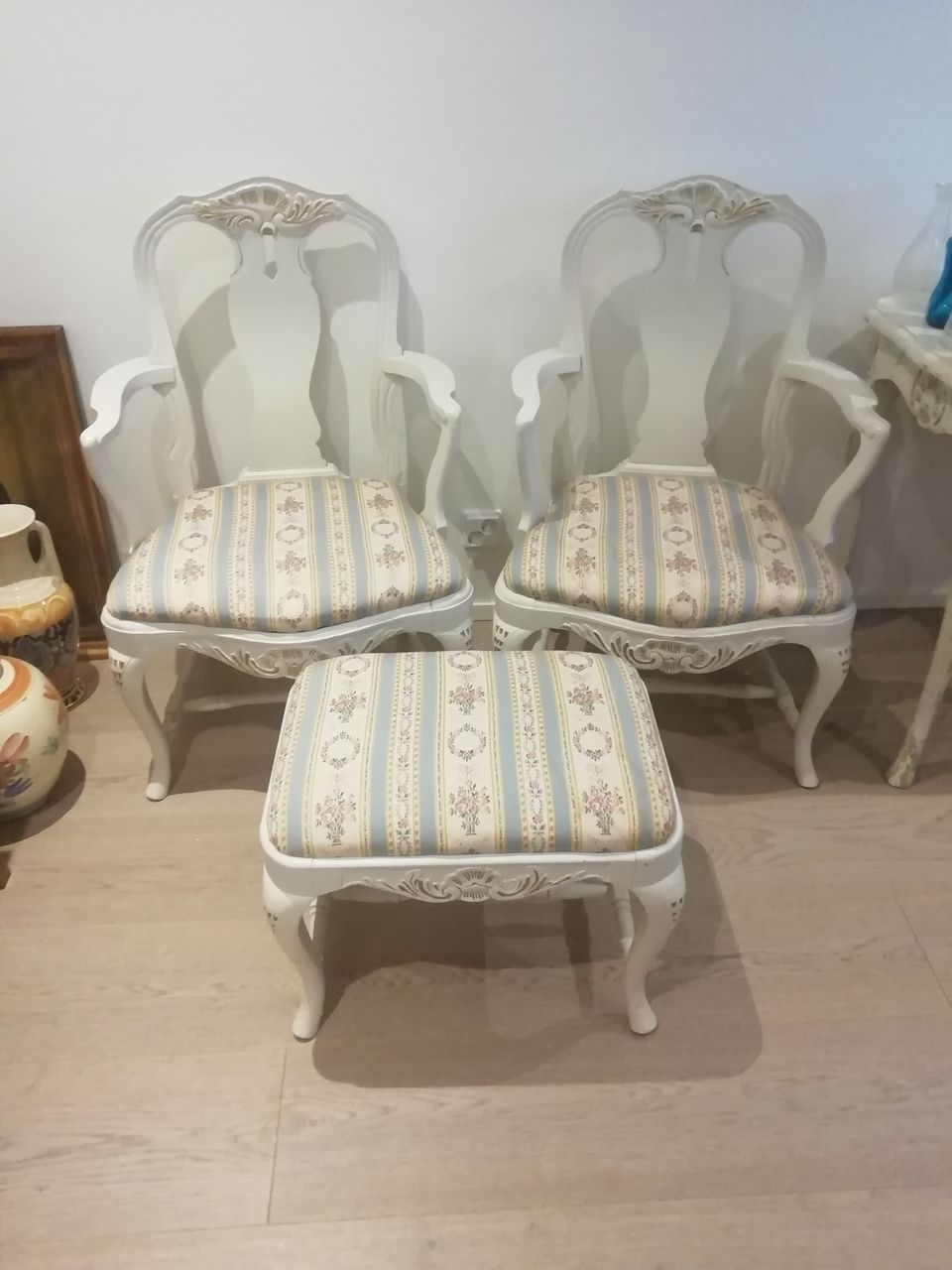 2 kpl 40 - luvun käsinojallista talonpoikaisrokokoo - tuolia