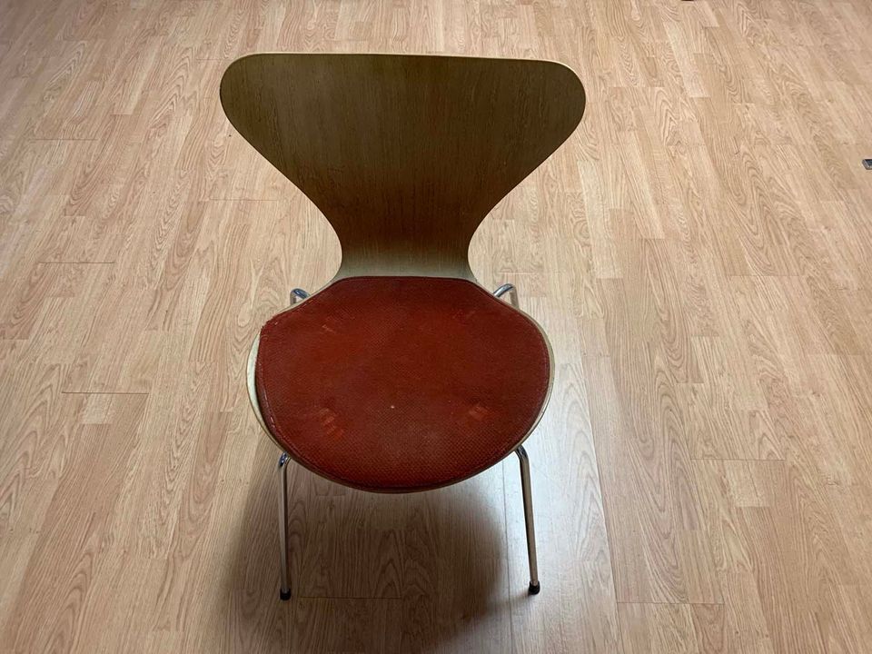 Arne Jacobsen Fritz Hansen SJUAN - seiska tuolit