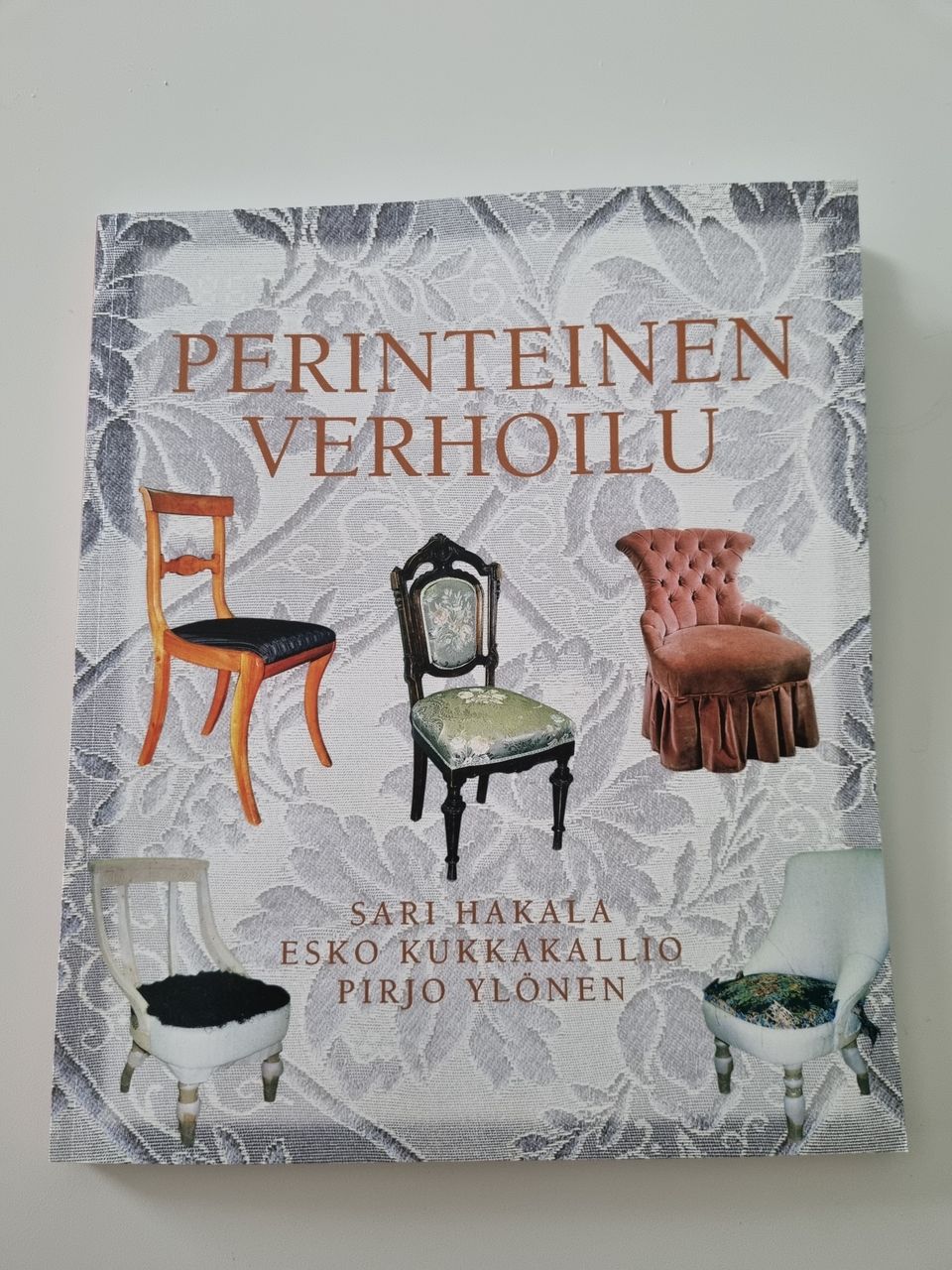 Perinteinen verhoilu -kirja