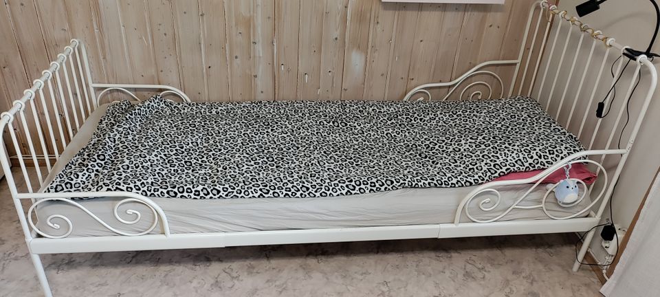 Ikea Minnen sänky