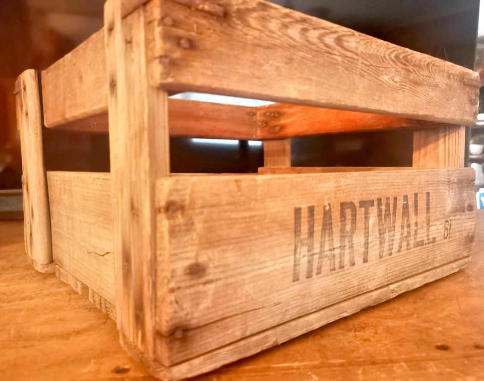 Vanha Hartwall puulaatikko