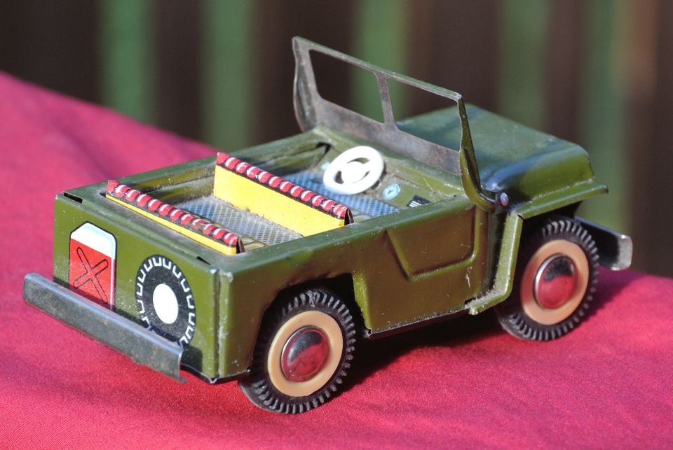 Vintage Jeep Willys armeija 1960-luku lelu vanha peltiauto leikkiauto