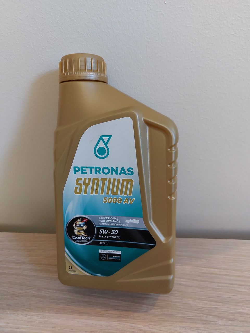 Petronas Syntium 5000AV 5W-30 täyssynteettinen moottoriöljy