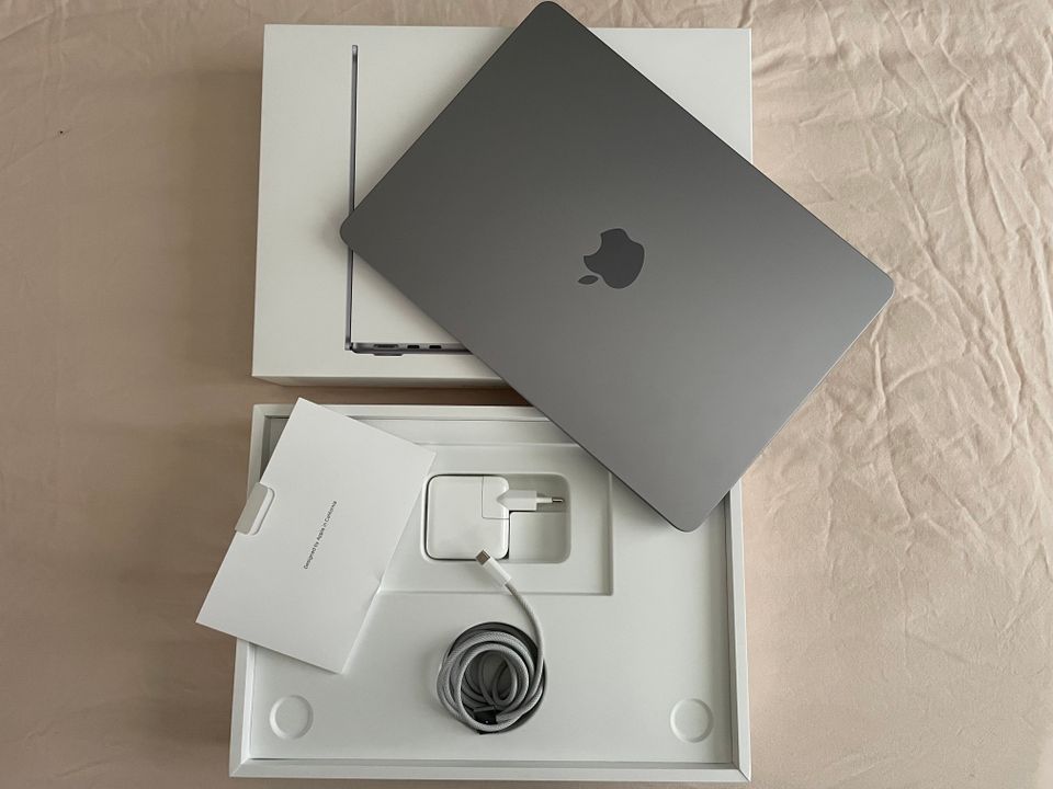 M2 MacBook Air 8GB/256GB