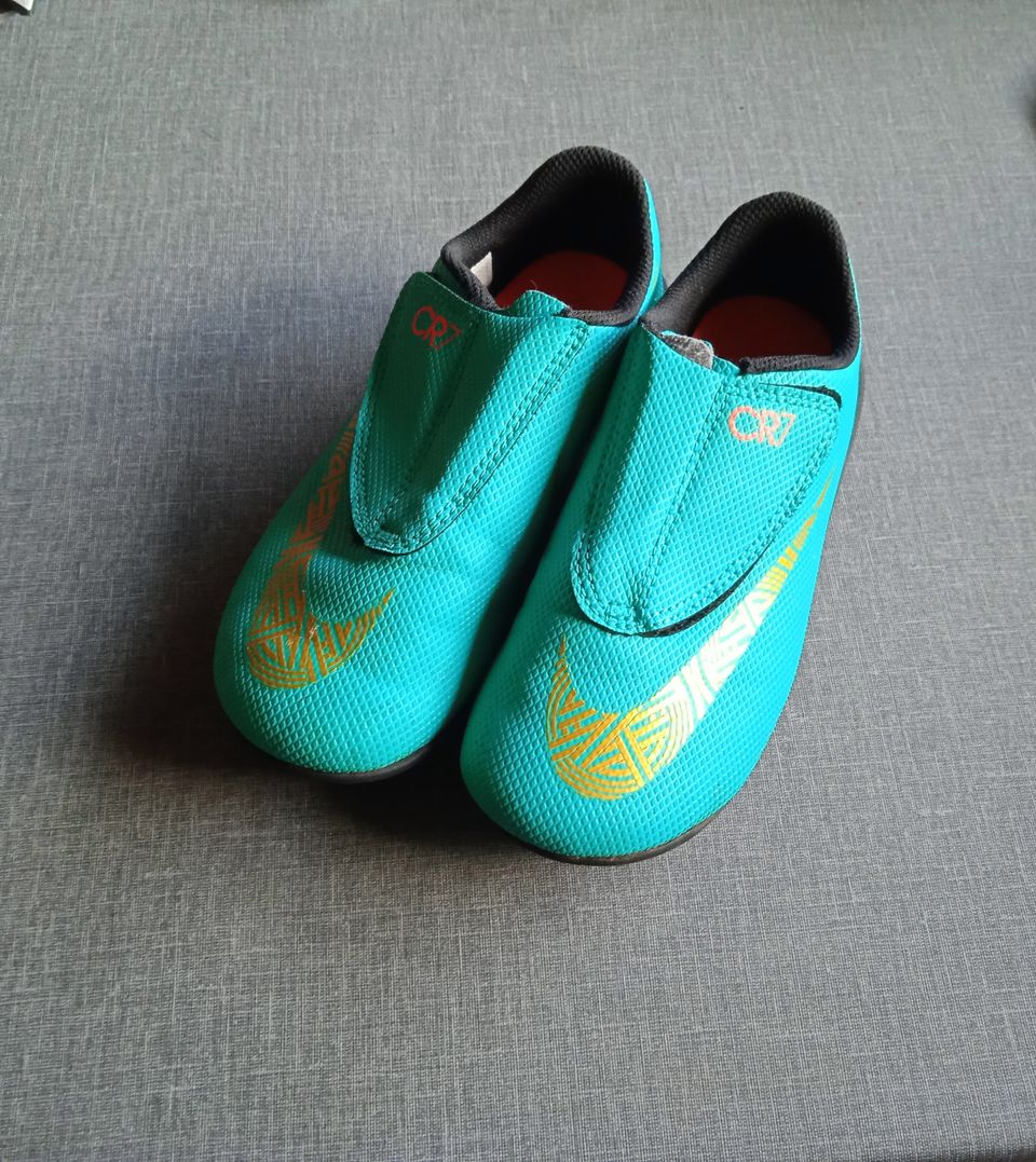 Nike Jalkapallo kengät, 29,5