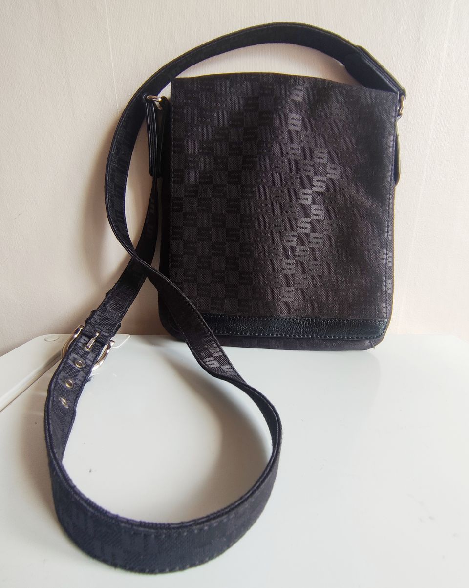 Sisley olkalaukku crossbody