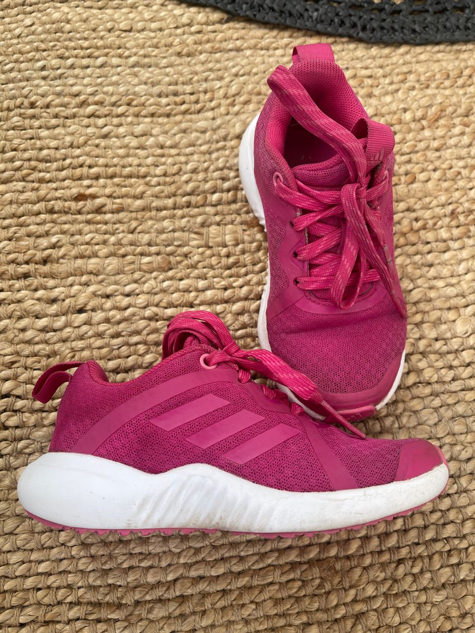 Adidas tennarit, koko 28