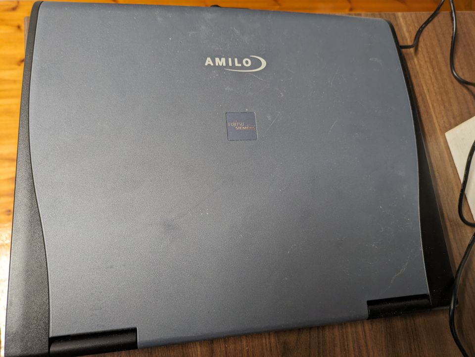 Fujitsu Amilo M-6100