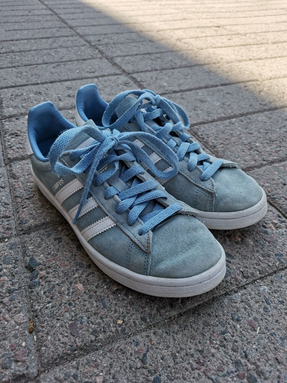 Vaaleansiniset Adidas Campus -kengät 38