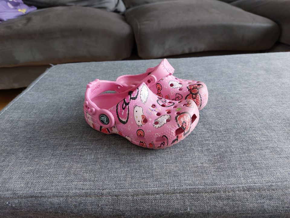 Hello kitty crocsit C6/7