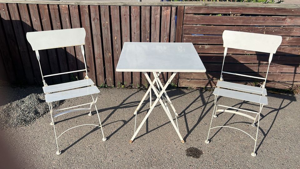 Puutarhapöytä + tuolit (valkoinen)