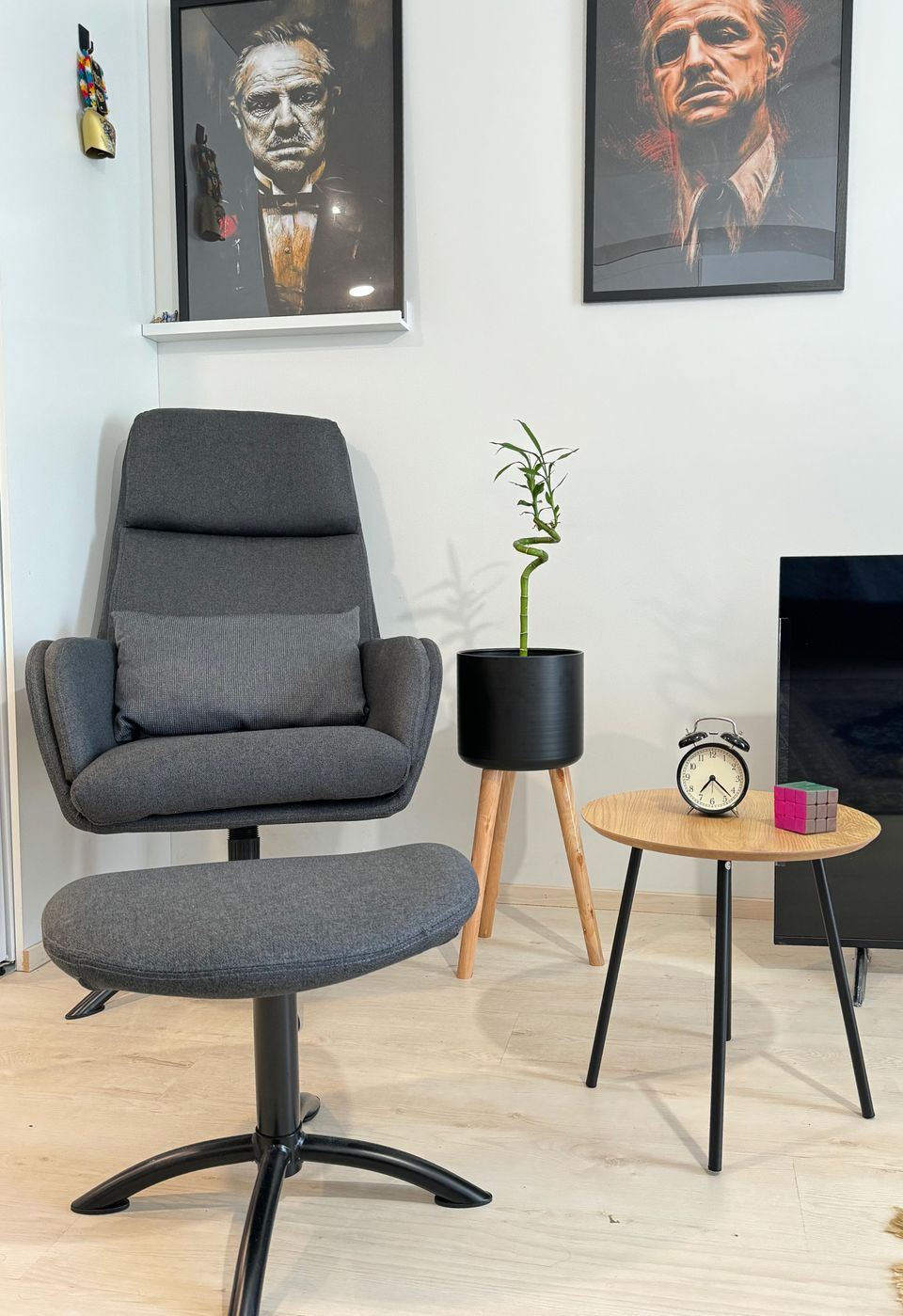 JYSK Nojatuolit armchair with footstool