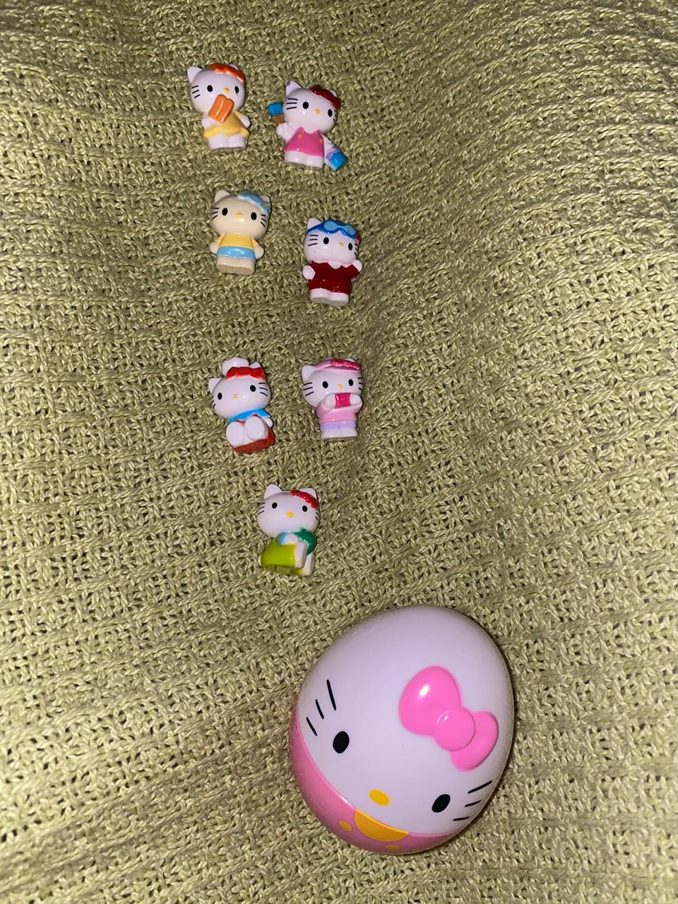 Hello Kitty figuurit 7kpl ja Hello Kitty muna