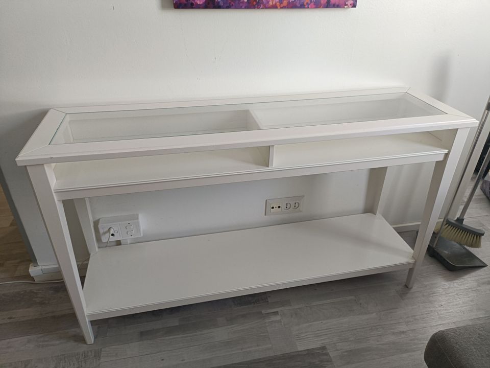 Ikean sivupöytä