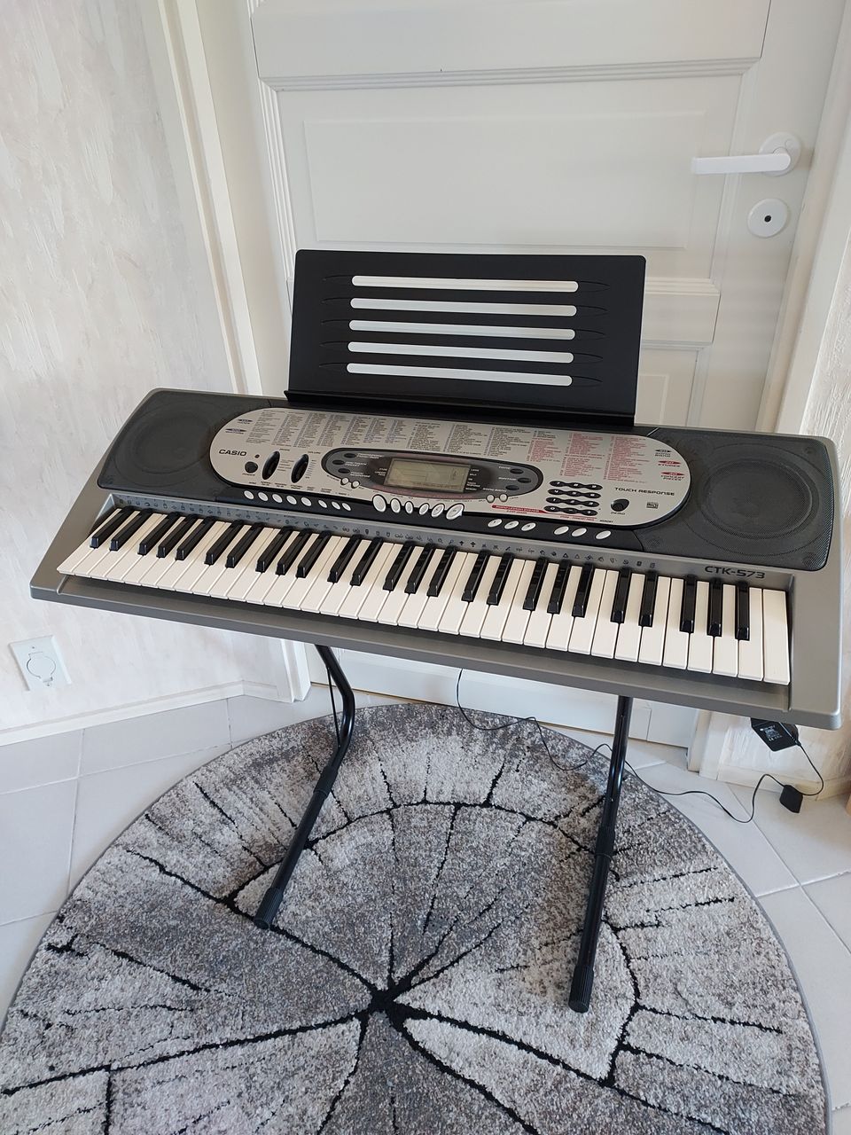 Casio CTK - 573 kosketinsoitin