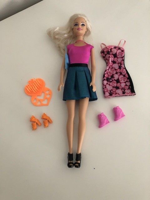 Barbie ja tarvikkeet
